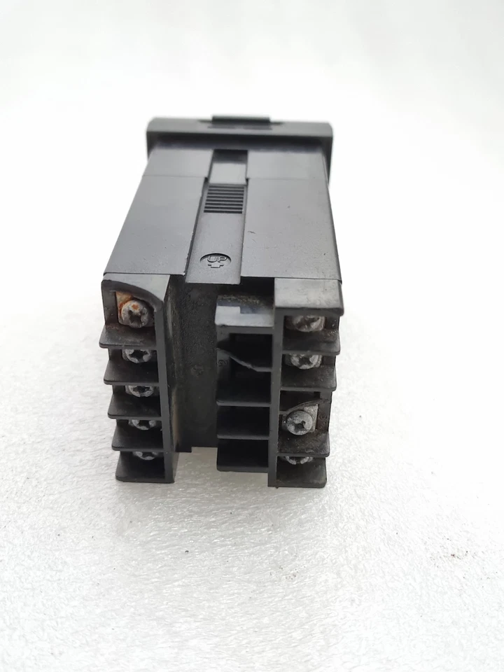 Honeywell DC1010 Temperature Controller DC1010CT-101000-E Ac 85~265V (Used)